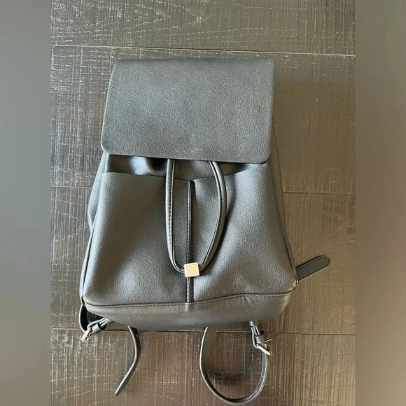 ZARA EVERYDAY BLACK BACKPACK - Picture 1 of 5